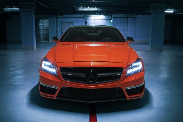 Mercedes-benz cls 63 amg vue avant orange auto