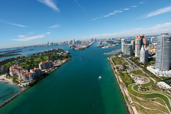 Ocean near the city of Miami