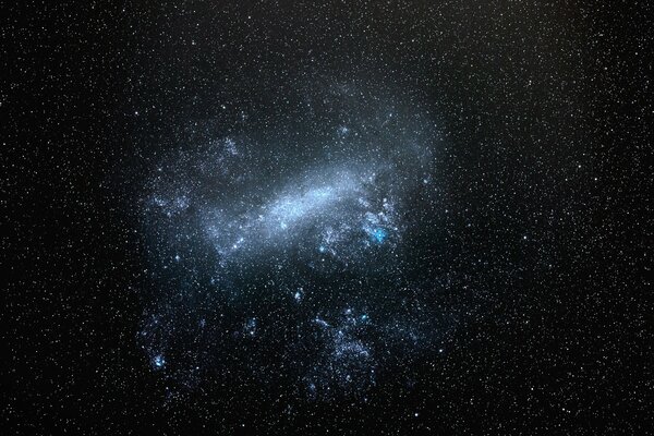 Grandi nuvole di Magelan sullo sfondo del cielo notturno stellato