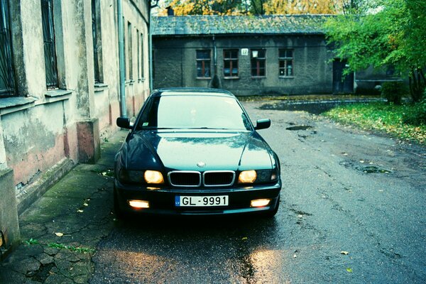 Minimalismo callejero y toda la potencia del bmw 740