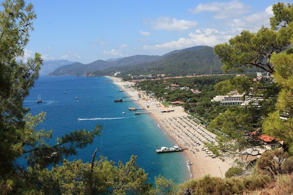 Panoramic view of the beach with the ocean with houses on the shore