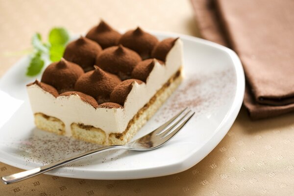 Coffee cake made of cream and cookies