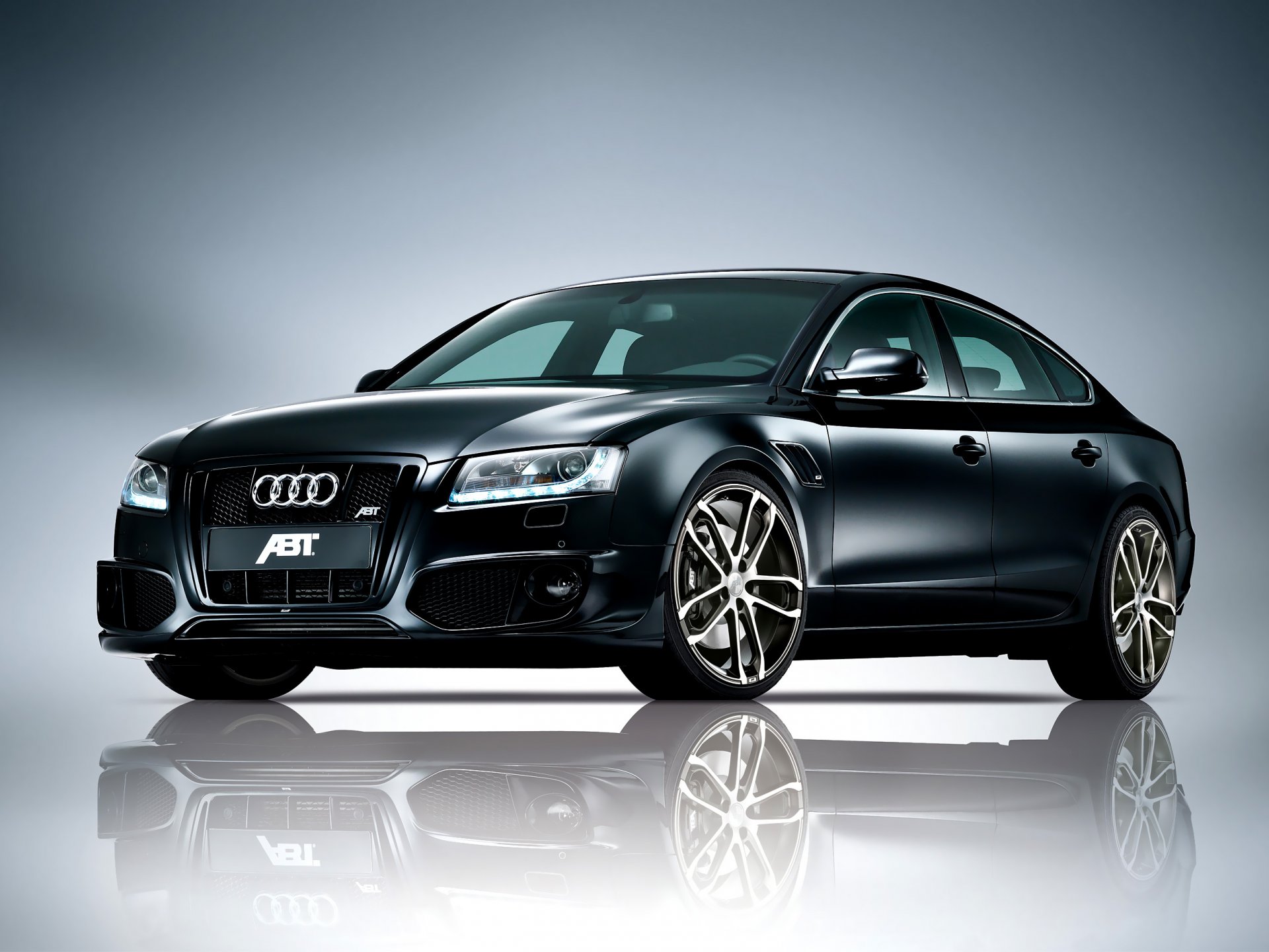 sur audi a5 sportback sur fond gris tuning photo auto noir