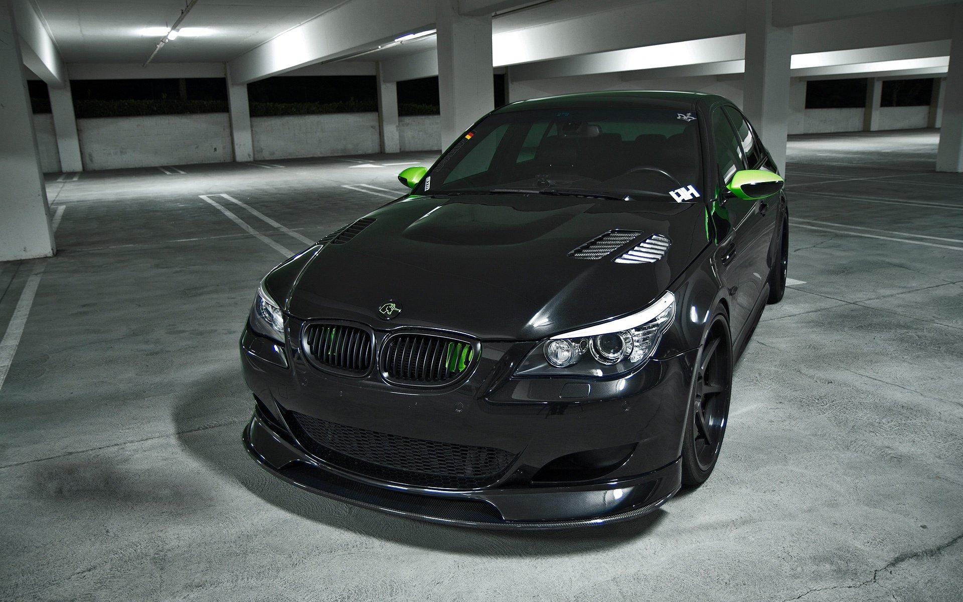 bmw m5 e60 czarny parking bmw sedan tuning cień blask