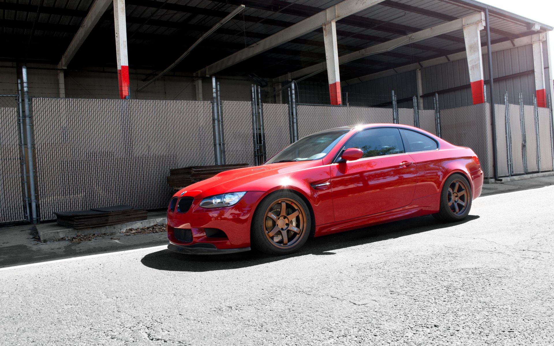 bmw m3 e92 rot räder wolf bmw rot felgen blendung zaun