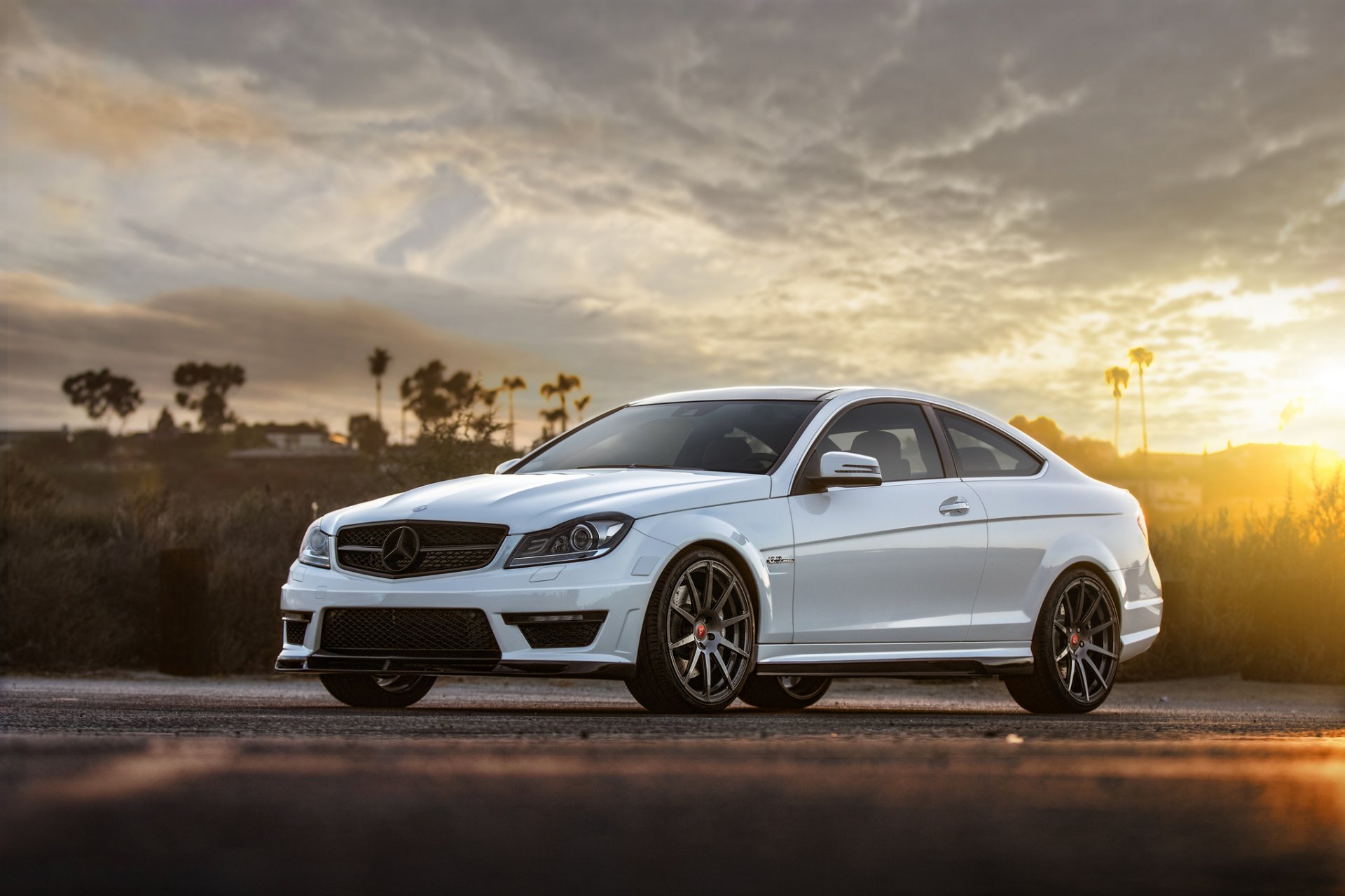 mercedes-benz c-klasse c 63 amg blanco frente mercedes benz sol puesta de sol