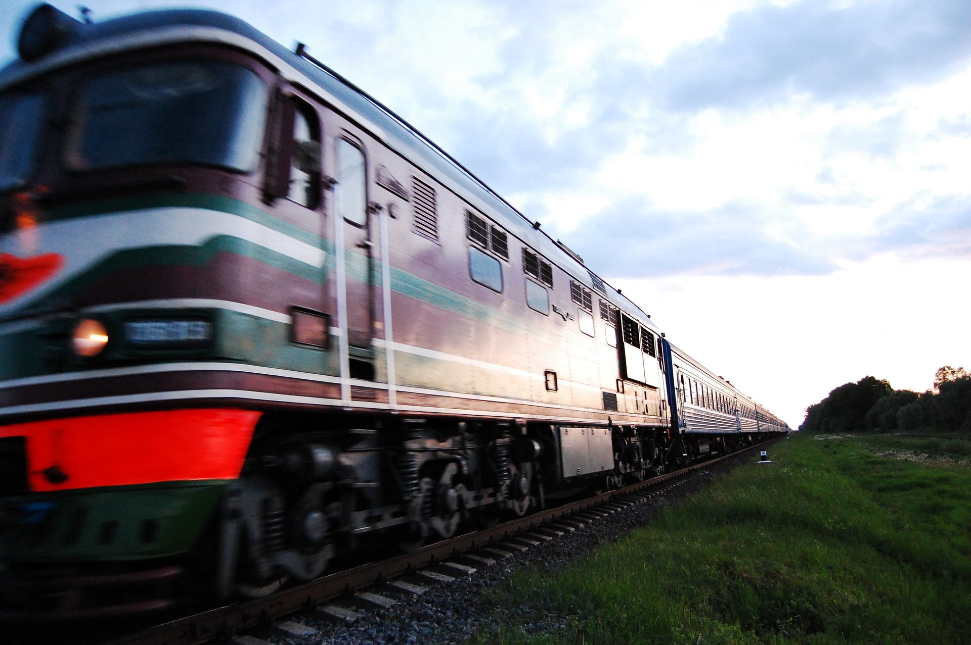 tren noche cielo