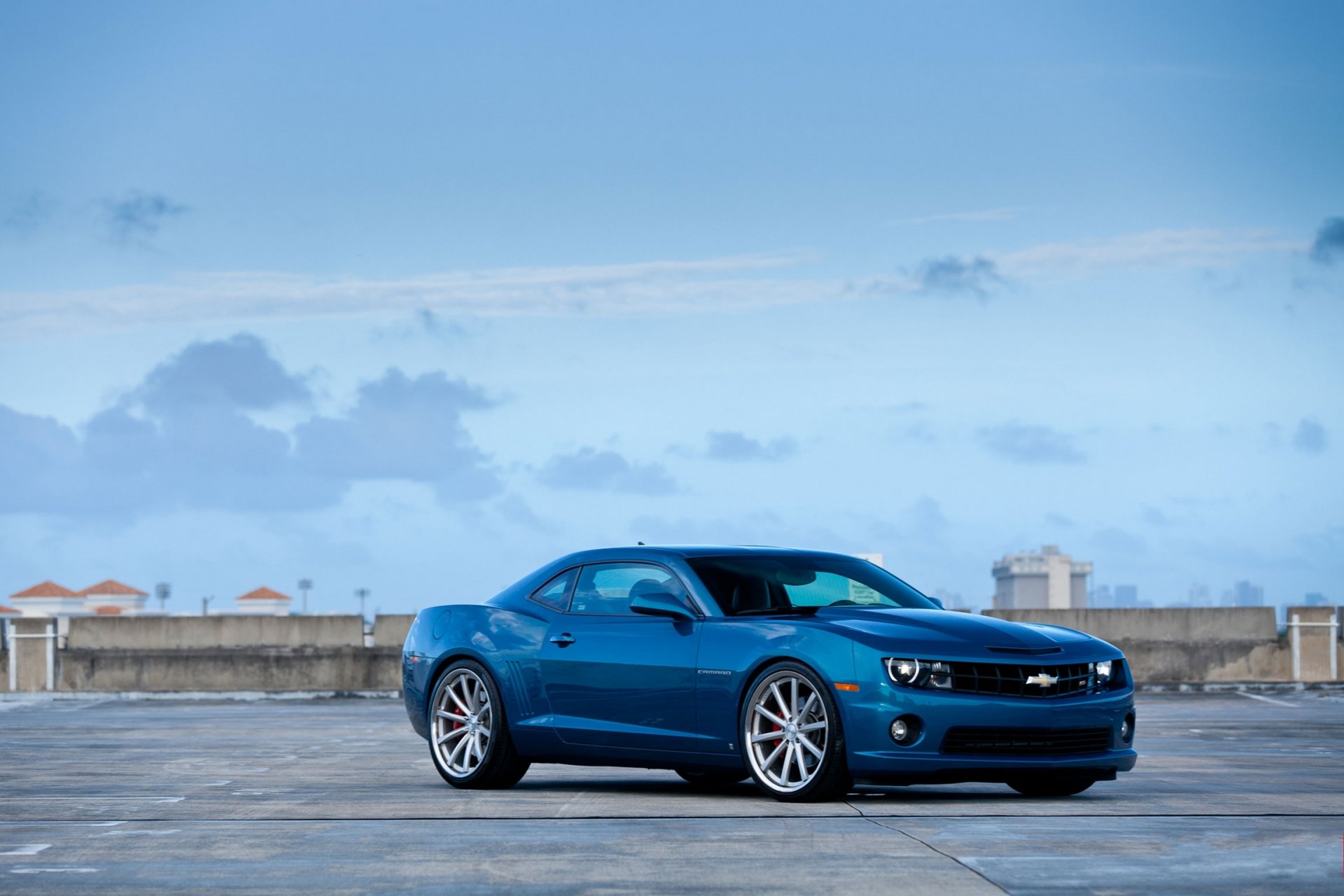 chevrolet camaro ss blue parking chevrolet camaro ss front view roof