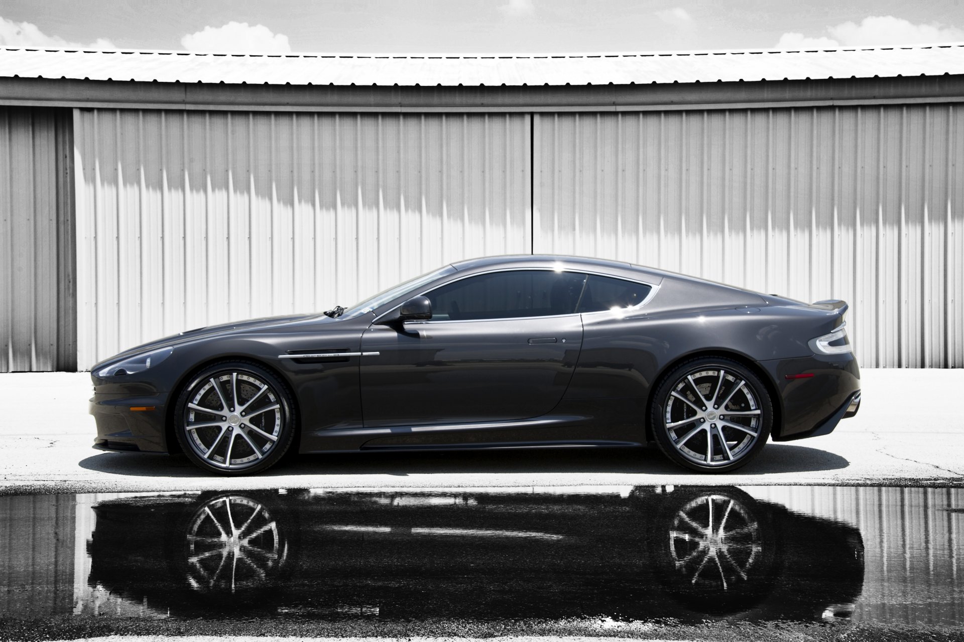 aston martin dbs grau aston martin dbs profil pfütze reflexion schatten