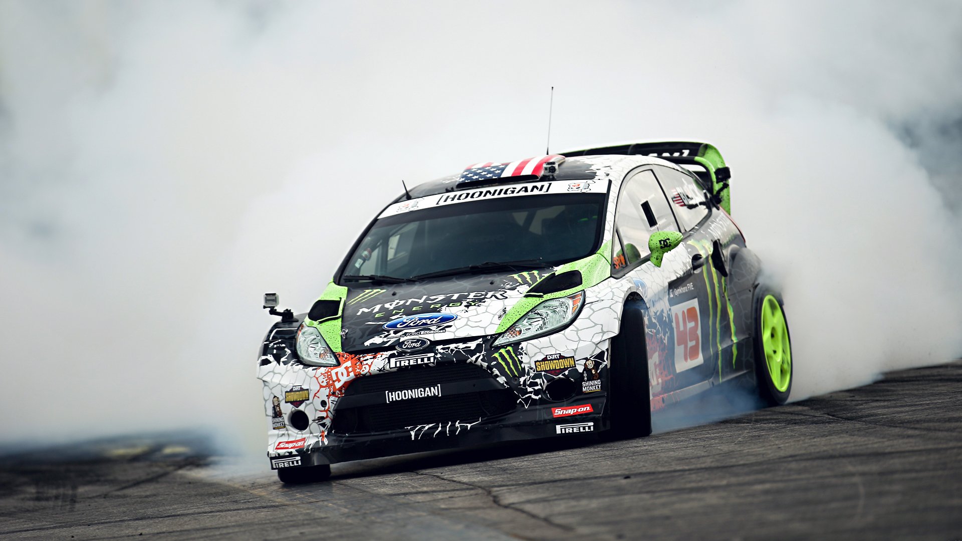 ford fiesta dérive tuning voiture de sport ken block monster energy gymkhana fumée