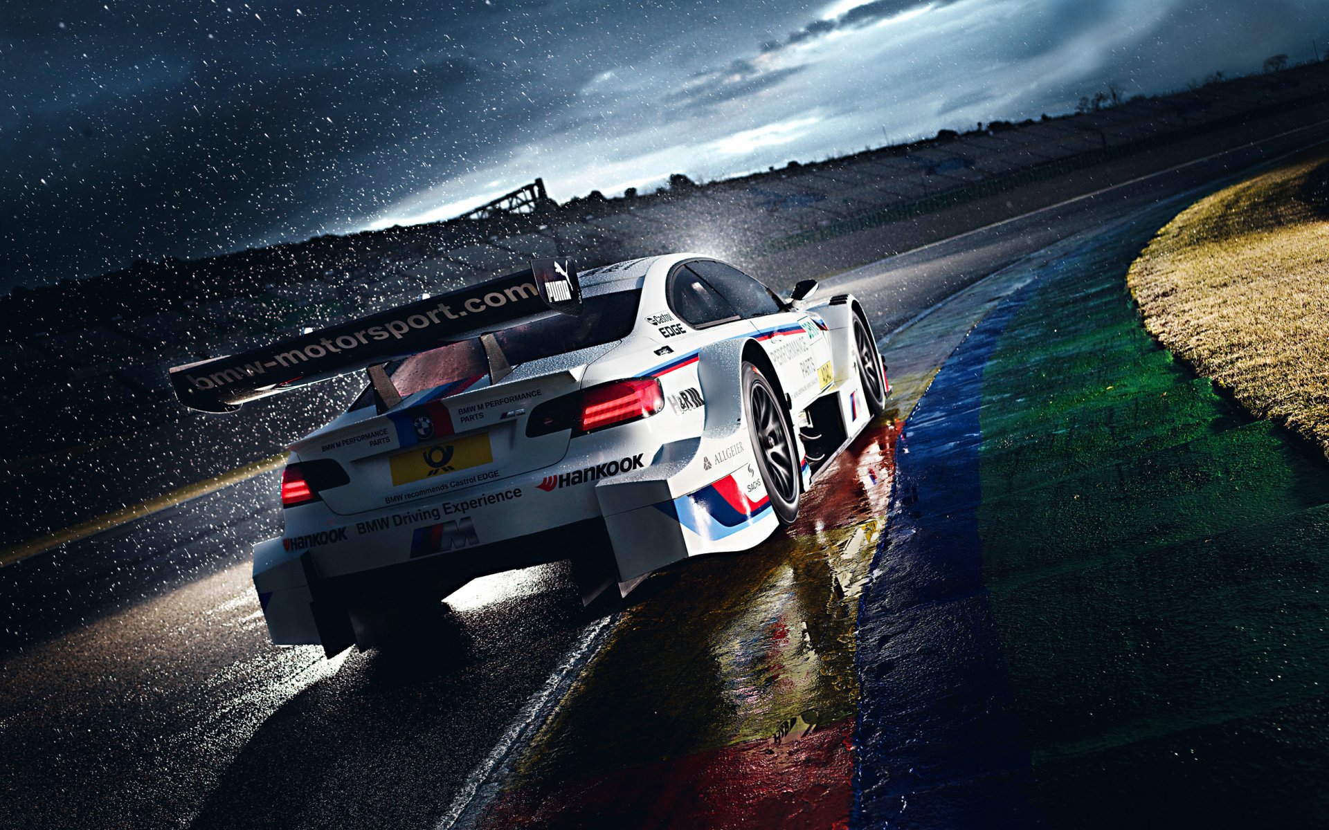 bmw m3 dtm m power concurrence course piste blanc matin pluie