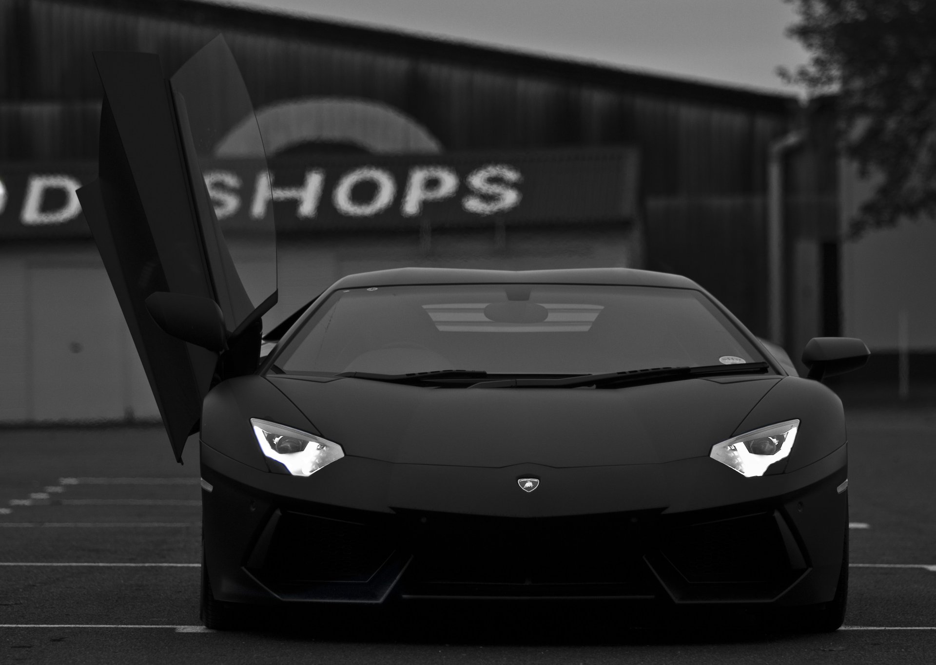 lamborghini aventador lp700-4 czarny supersamochód