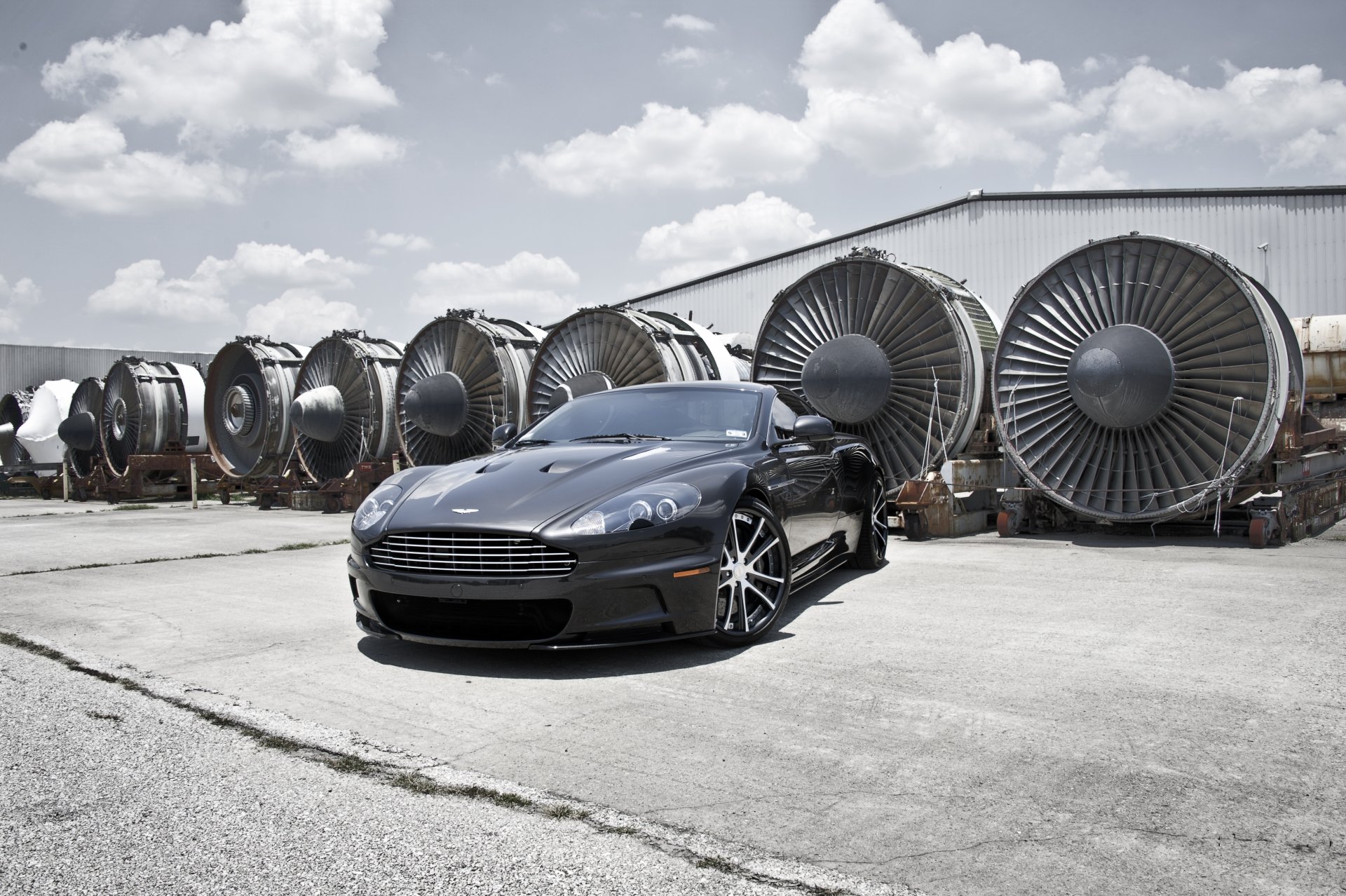 aston martin dbs gris aston martin dbs moteurs d avion hangar