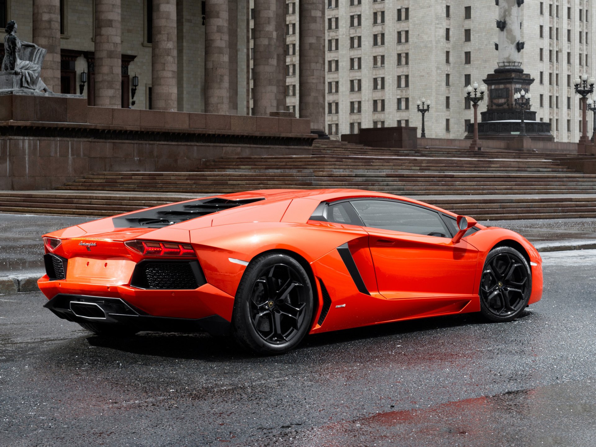 aventador lp700-4 lamborghini orange lamborghini aventador orange rückansicht gebäude