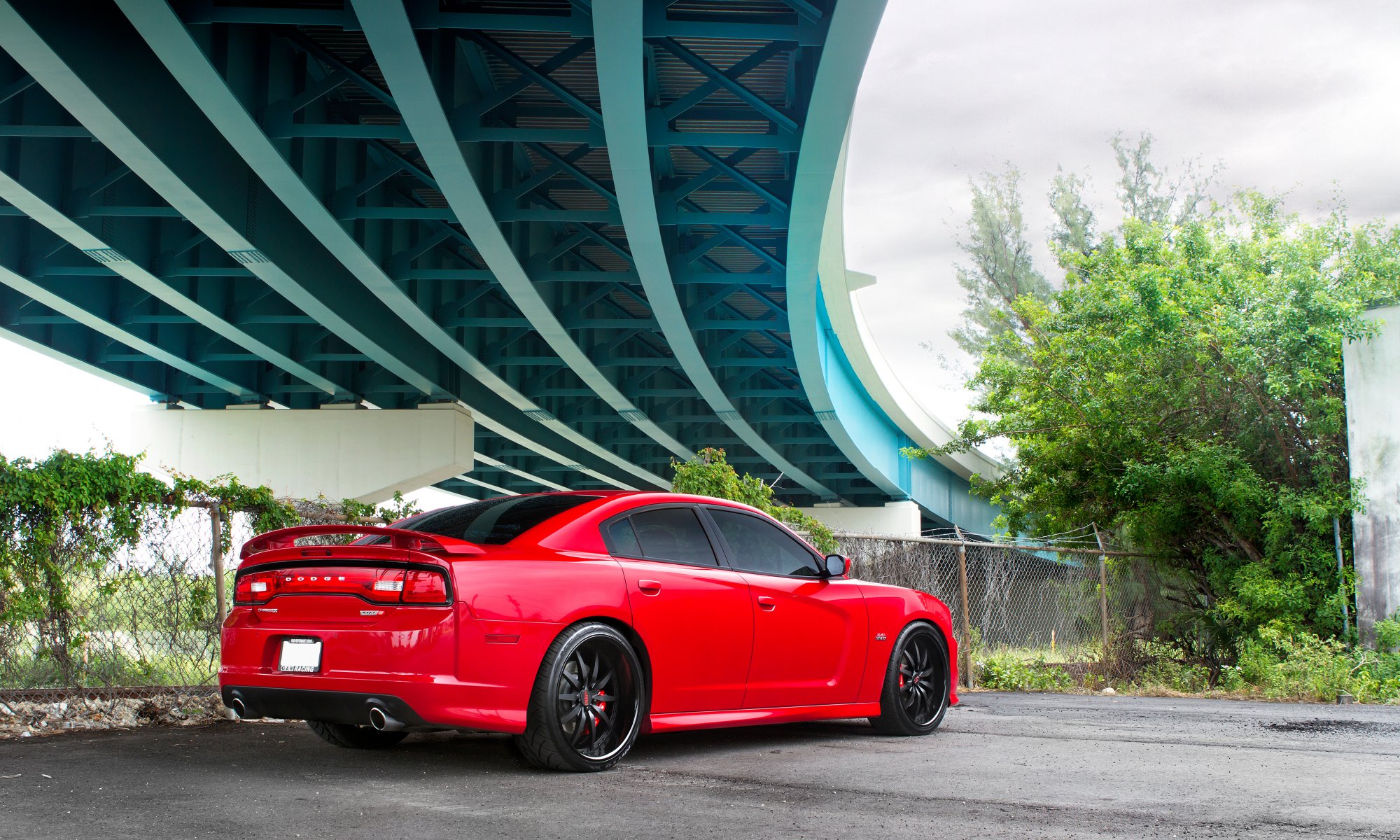 ausweichen ladegerät srt8 auto autos tuning bäume brücke