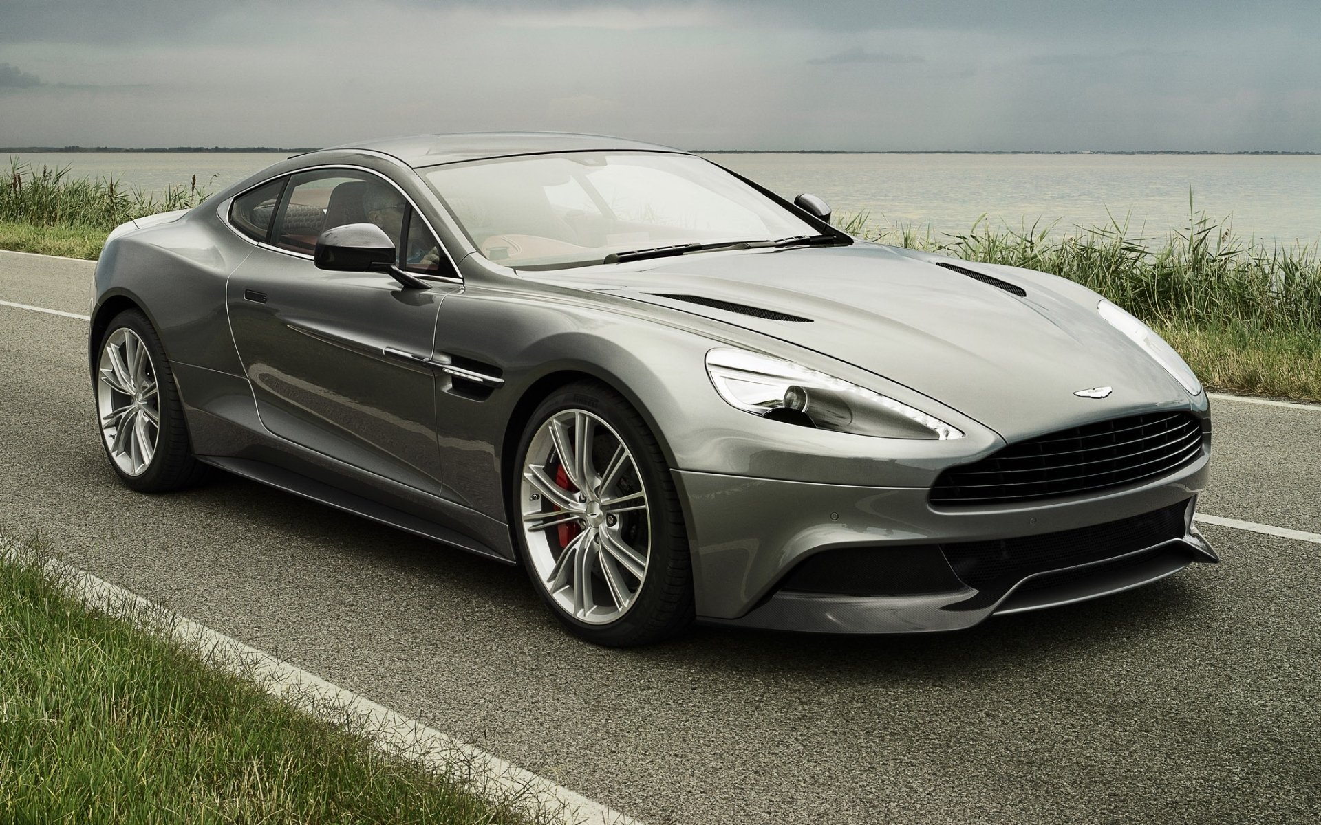 aston martin am 310 vanquish aston martin vanquish supercar anteriore strada cielo