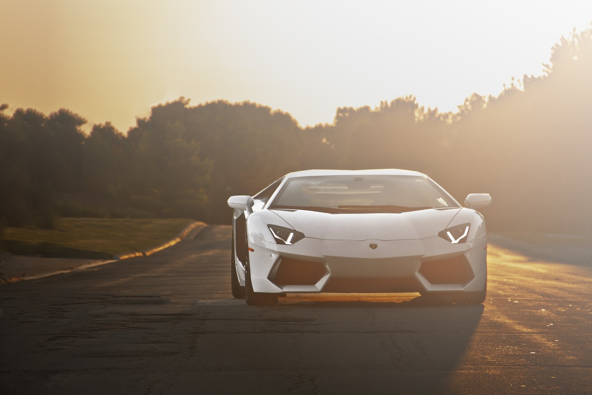 lamborghini aventador lp700-4 blanco puesta de sol carretera lamborghini aventador frente luz del faro