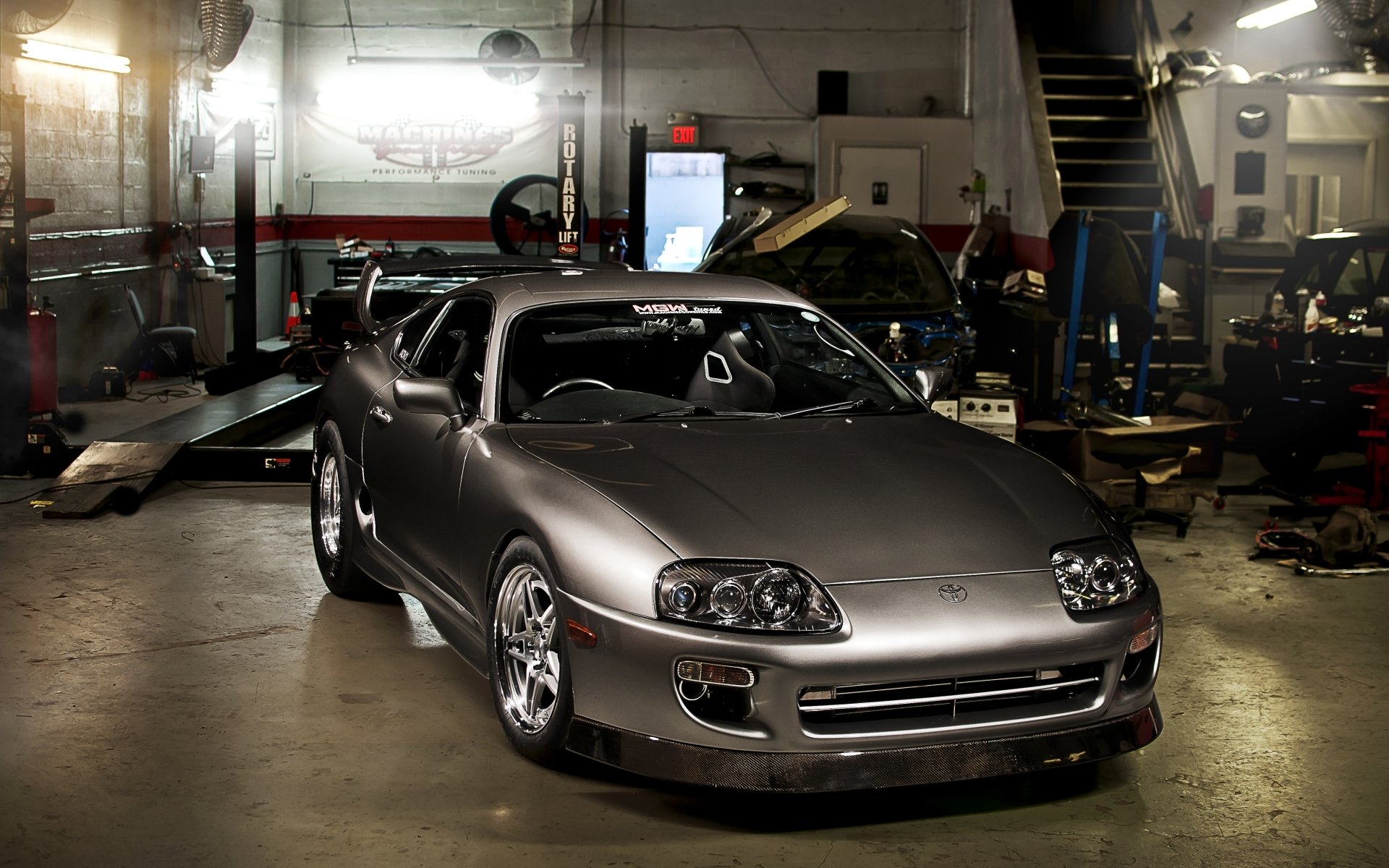 toyota ci-dessus toyota supra voiture de sport gris avant tuning garage