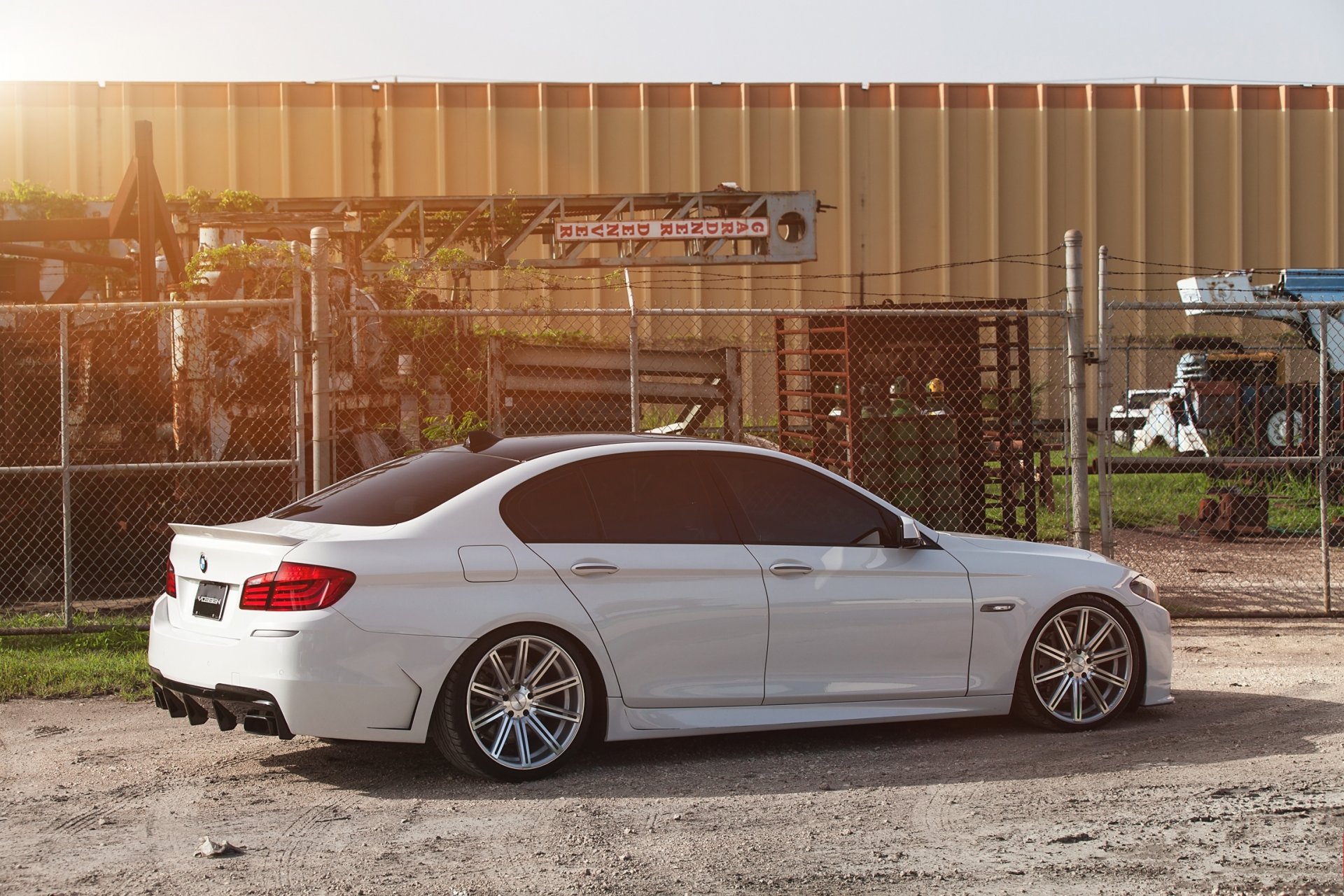 bmw 550i f10 blanco bmw vista lateral tuning barandilla sombra