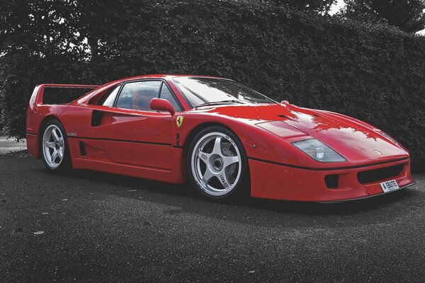 Ferrari f40 rotes Auto bei dir zu Hause