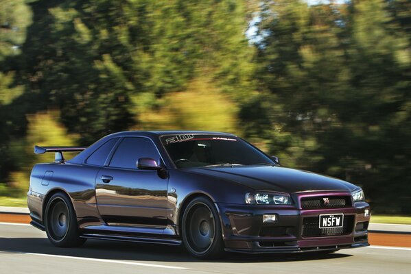 Voiture de sport Nissan Skyline