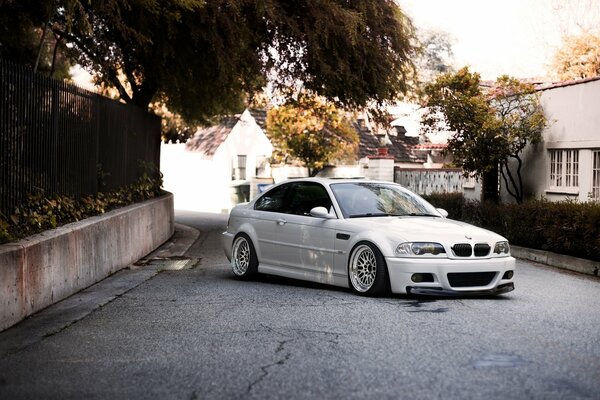 Voiture blanche teintée de BMW