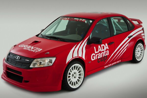 Lada sportive de Grant en rouge