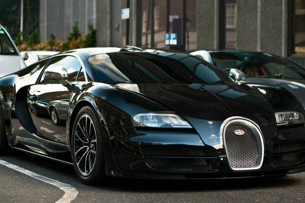 Bugatti sportivo sintonizzato nero sullo sfondo della città