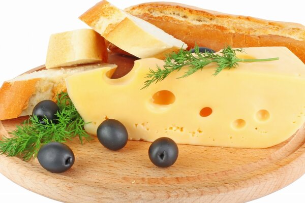 Rebanar queso con aceitunas y Baguette