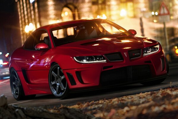 Pontiac rouge dans la ville de nuit