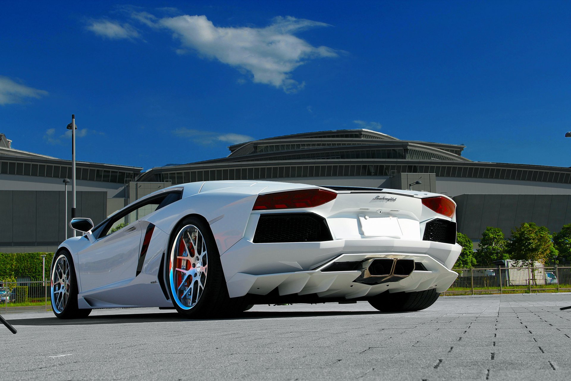 lamborghini aventadoe lp700-4 bianco cielo nuvole lamborghini aventador backsplash pavimentazione