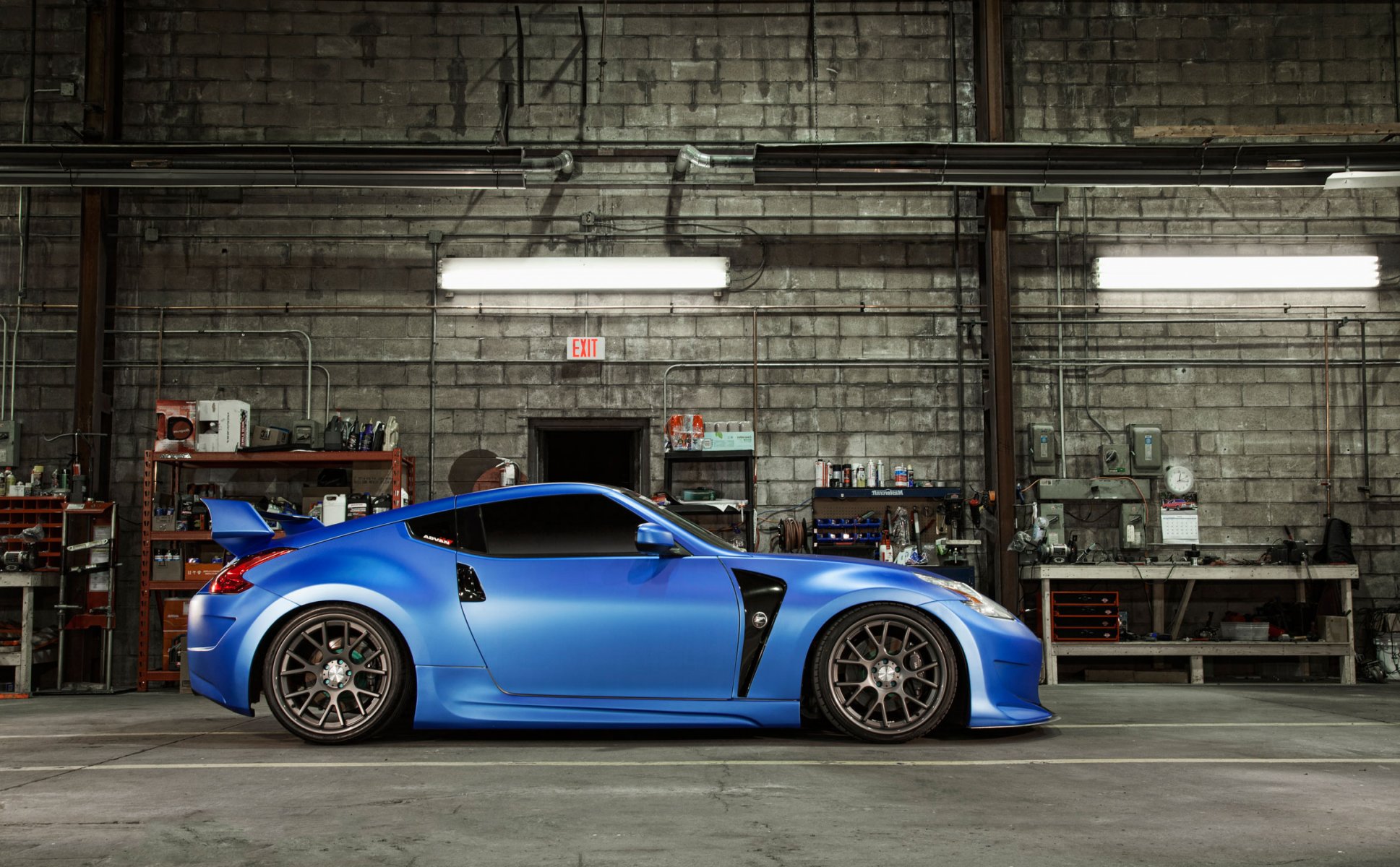 nissan 370z auto maschinen tuning wand ziegel garage