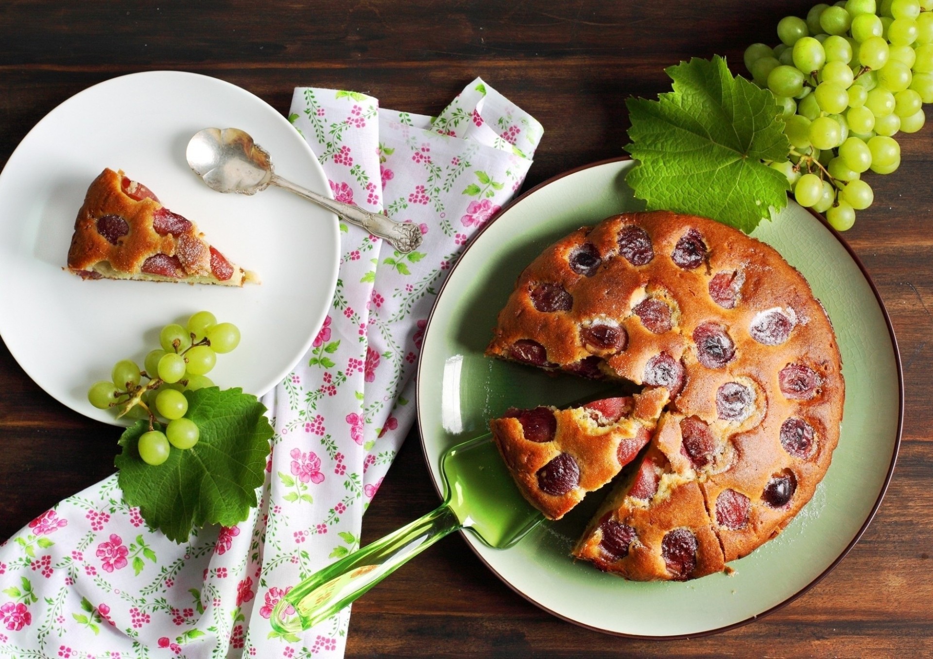 grapes baking cake