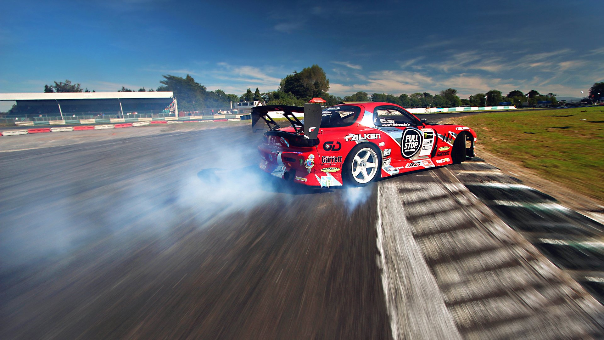 mazda rx-7 dérive tuning rouge voiture de sport fumée concurrence ciel