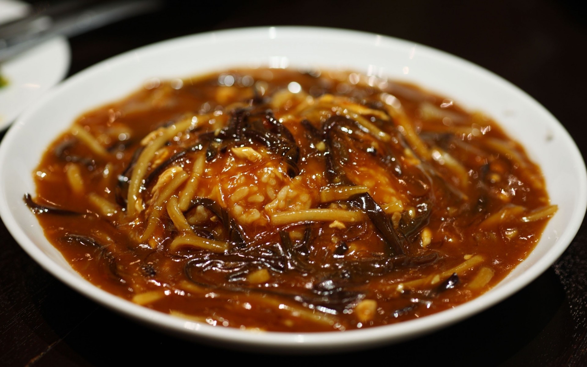 noodles meat food soup plate