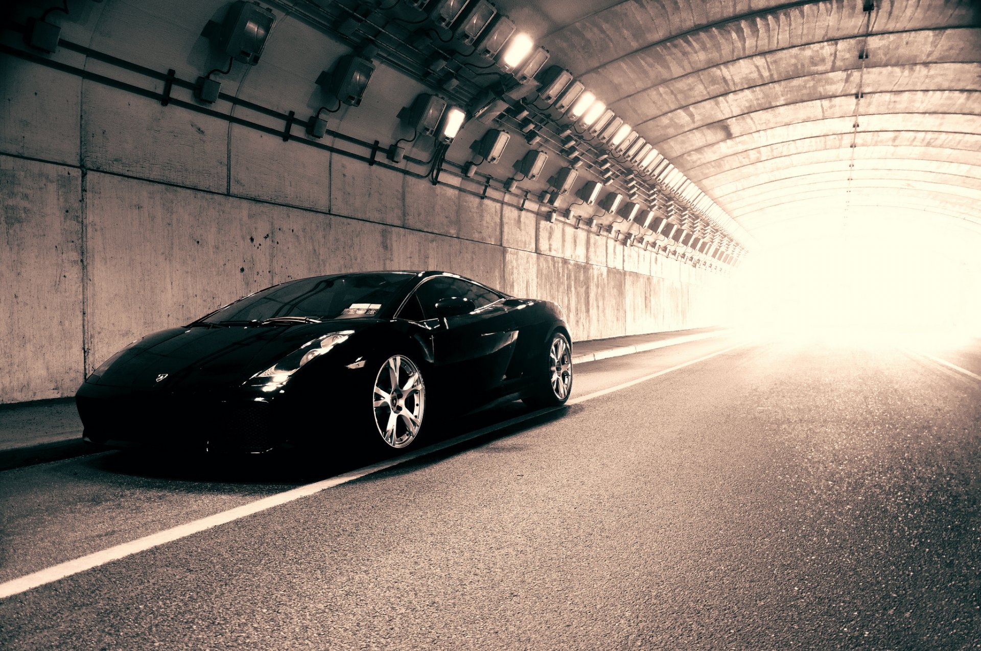 lamborghini gallardo czarny lamborghini lamborghini gallardo tunel światło blask