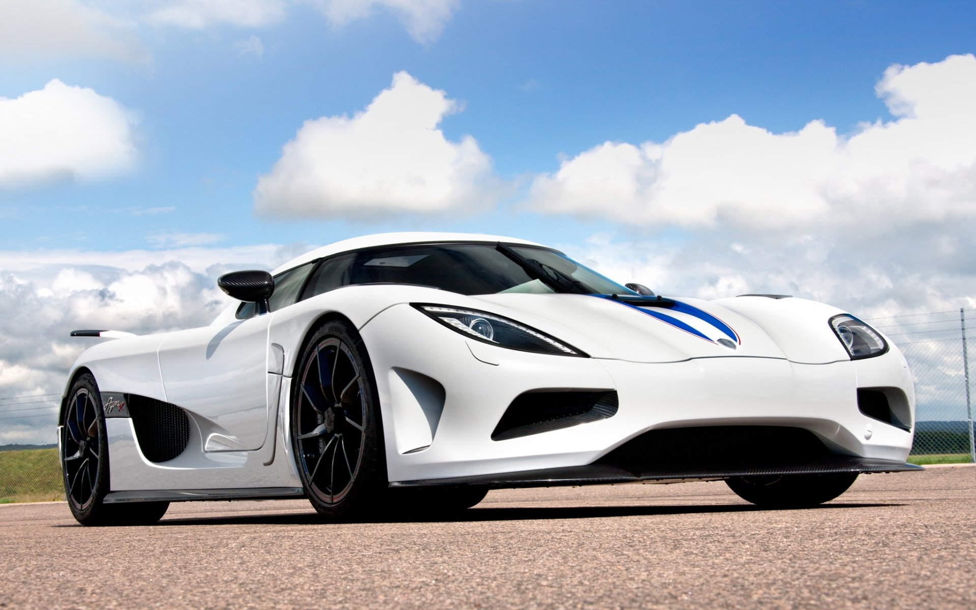 koenigsegg agera r agera r supercar hypercar anteriore bianco cielo nuvole