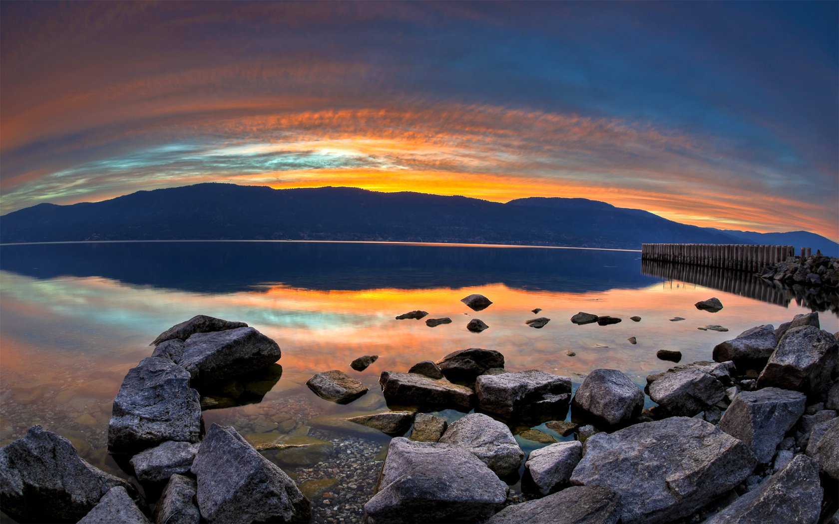 tramonto lago pietre