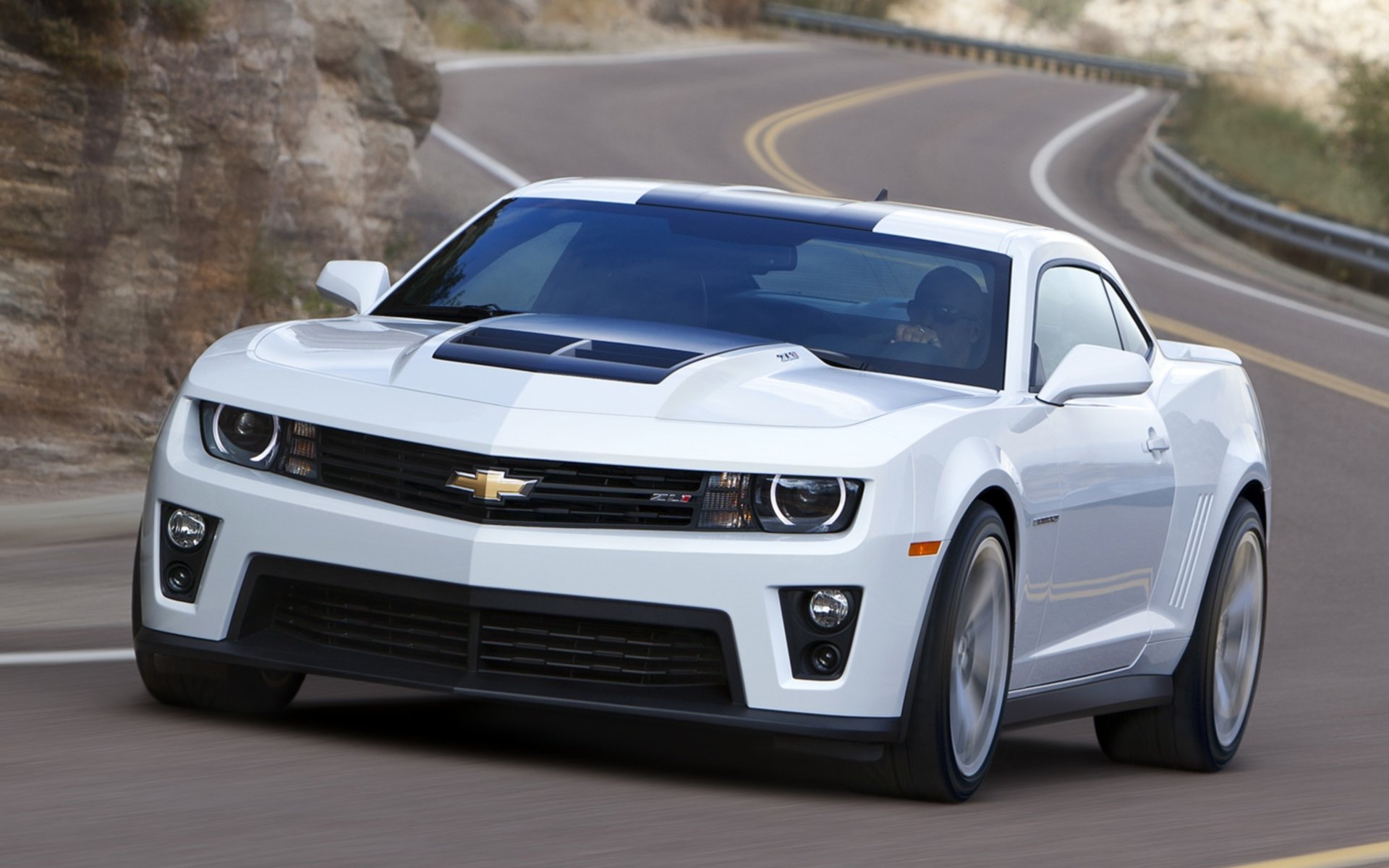 chevrolet camaro zl1 chevrolet camaro coupé anteriore bianco muscle car muscle car strada