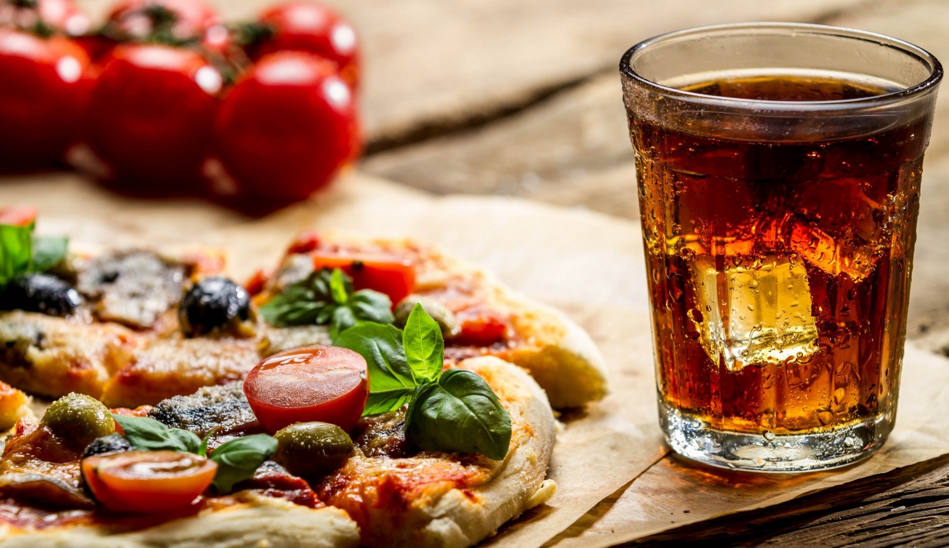 pizza glas coca-cola