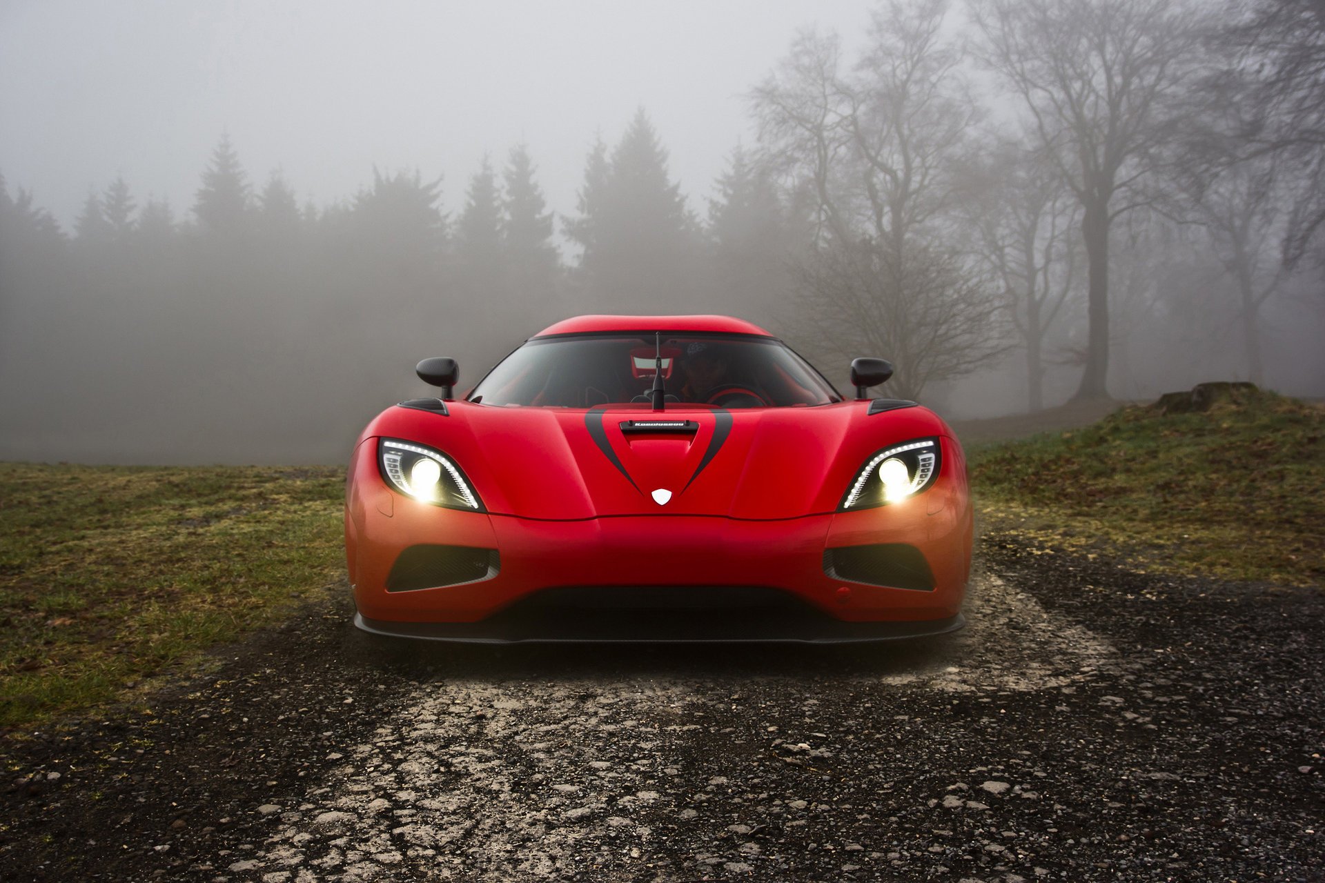 koenigsegg agerar arbres herbe lumière phares