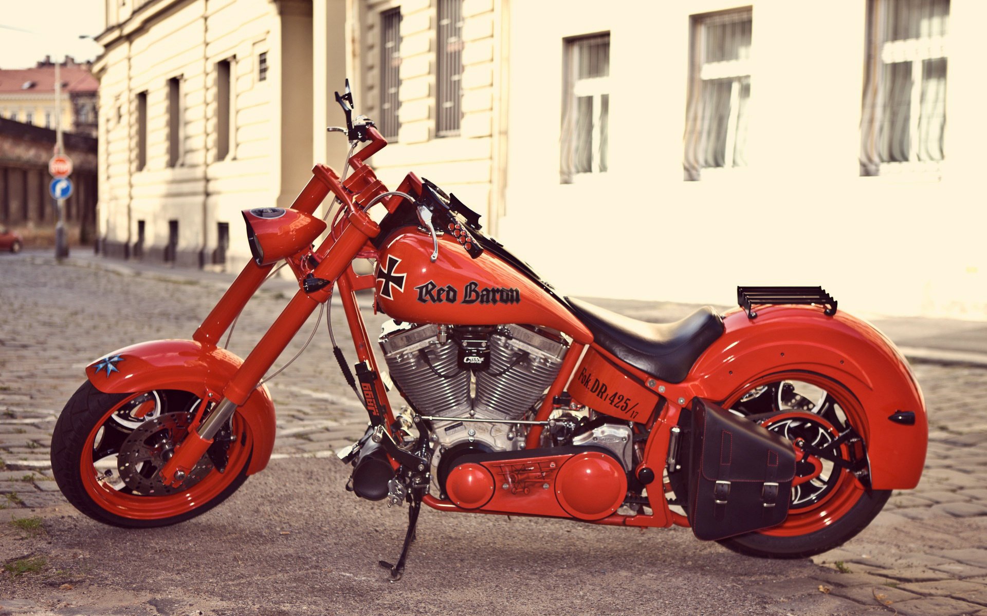 red baron moto rouge