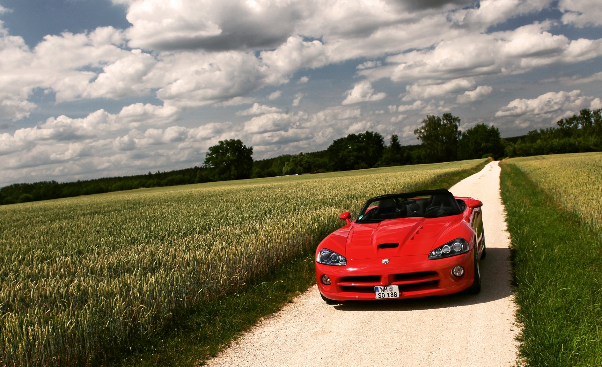 esquiver vipère cent 10 dodge viper rouge nature champ nuages