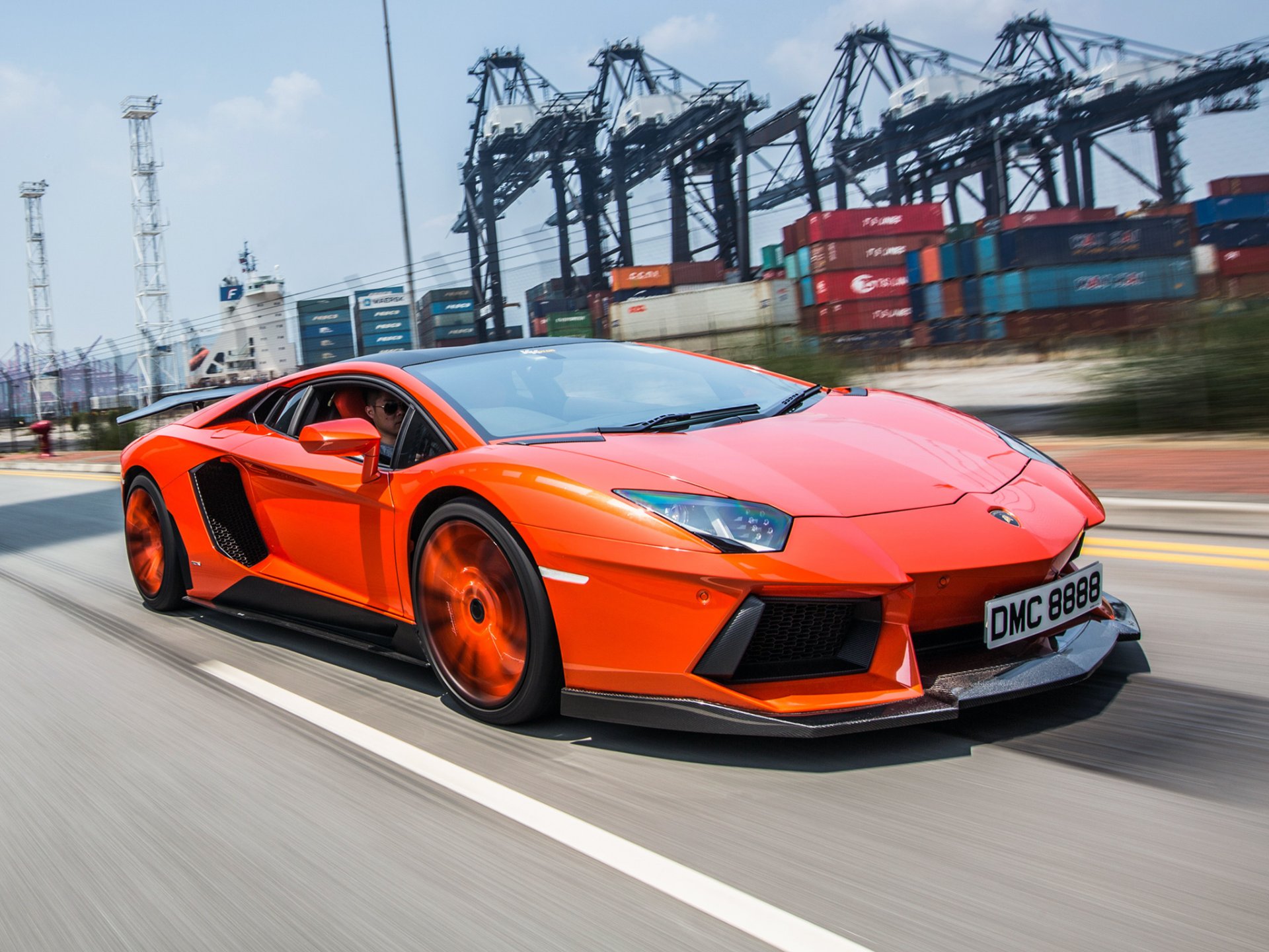 lamborghini aventador lp900-4 molto veloce vista frontal aventador tuning carretera tráfico