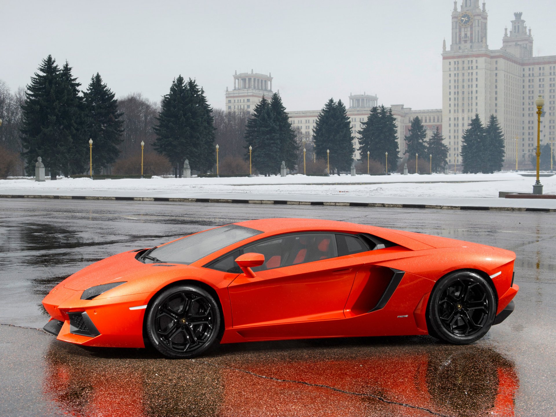 aventador lp700-4 lamborghini lamborghini aventador seitenansicht fichte gebäude