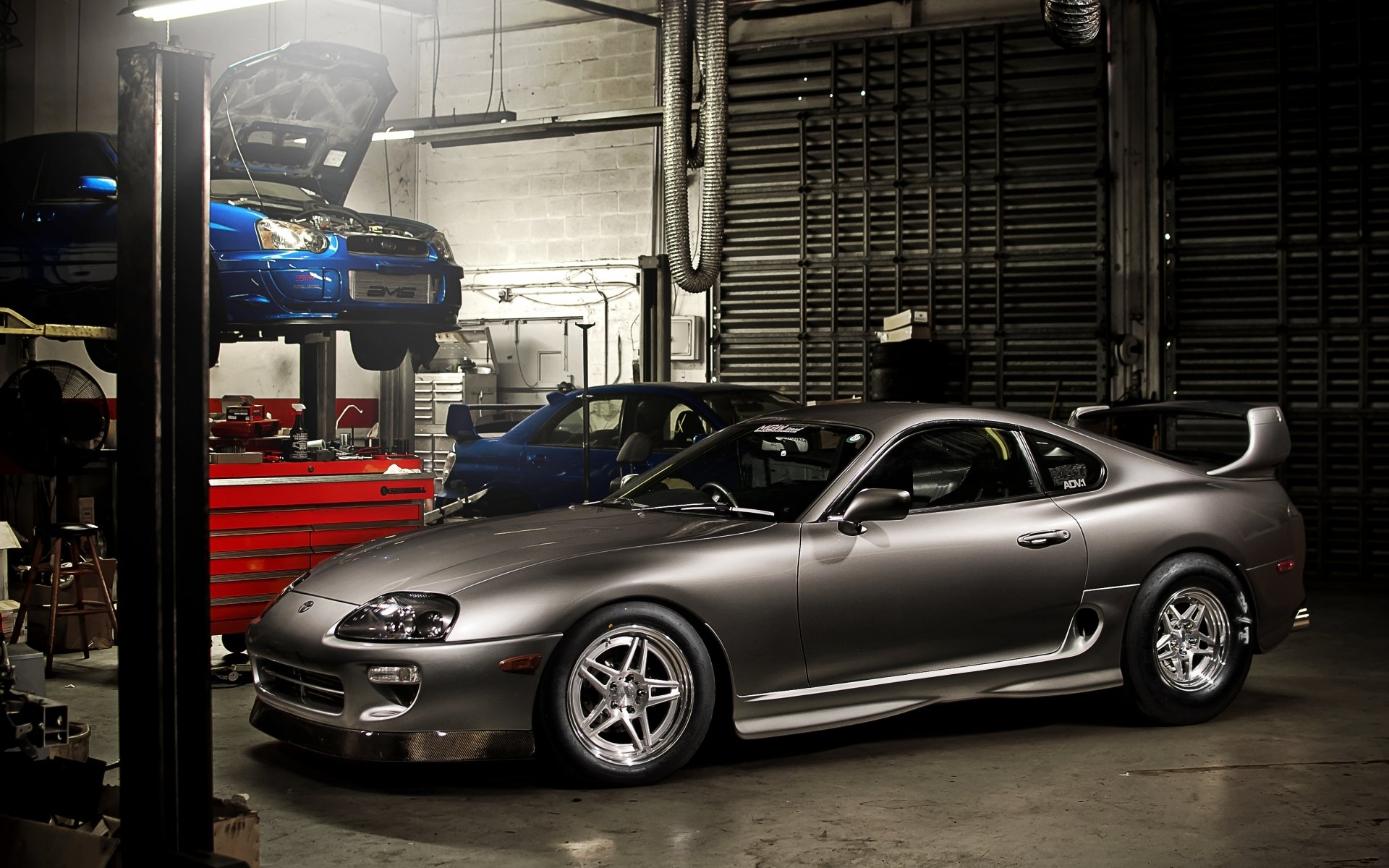 toyota supra toyota supra voiture de sport gris avant subaru impreza wrx sti subaru impreza bleu tuning garage