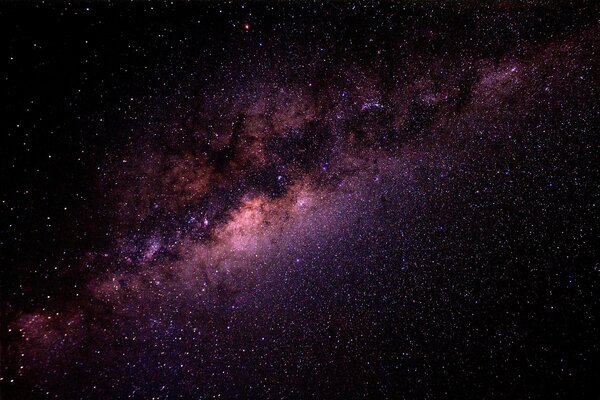 El fascinante cielo nocturno es un increíble camino eterno