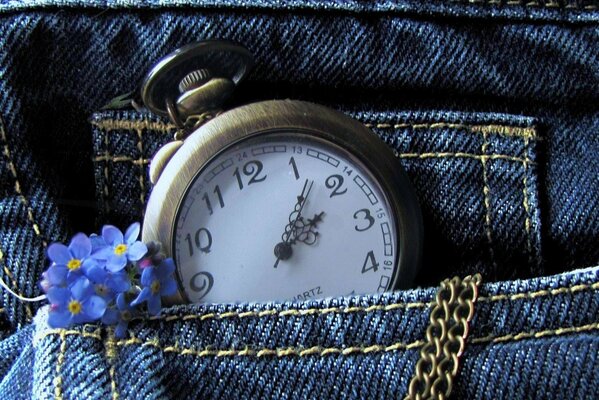 Montre de poche en jeans et lilas bleu