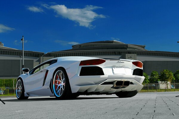 Blanco Lamborghini Aventador LP700-4