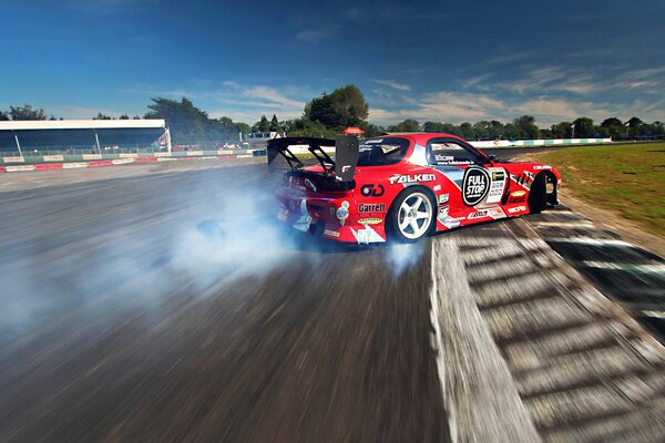 Drift red mazda rx- 7 on the track